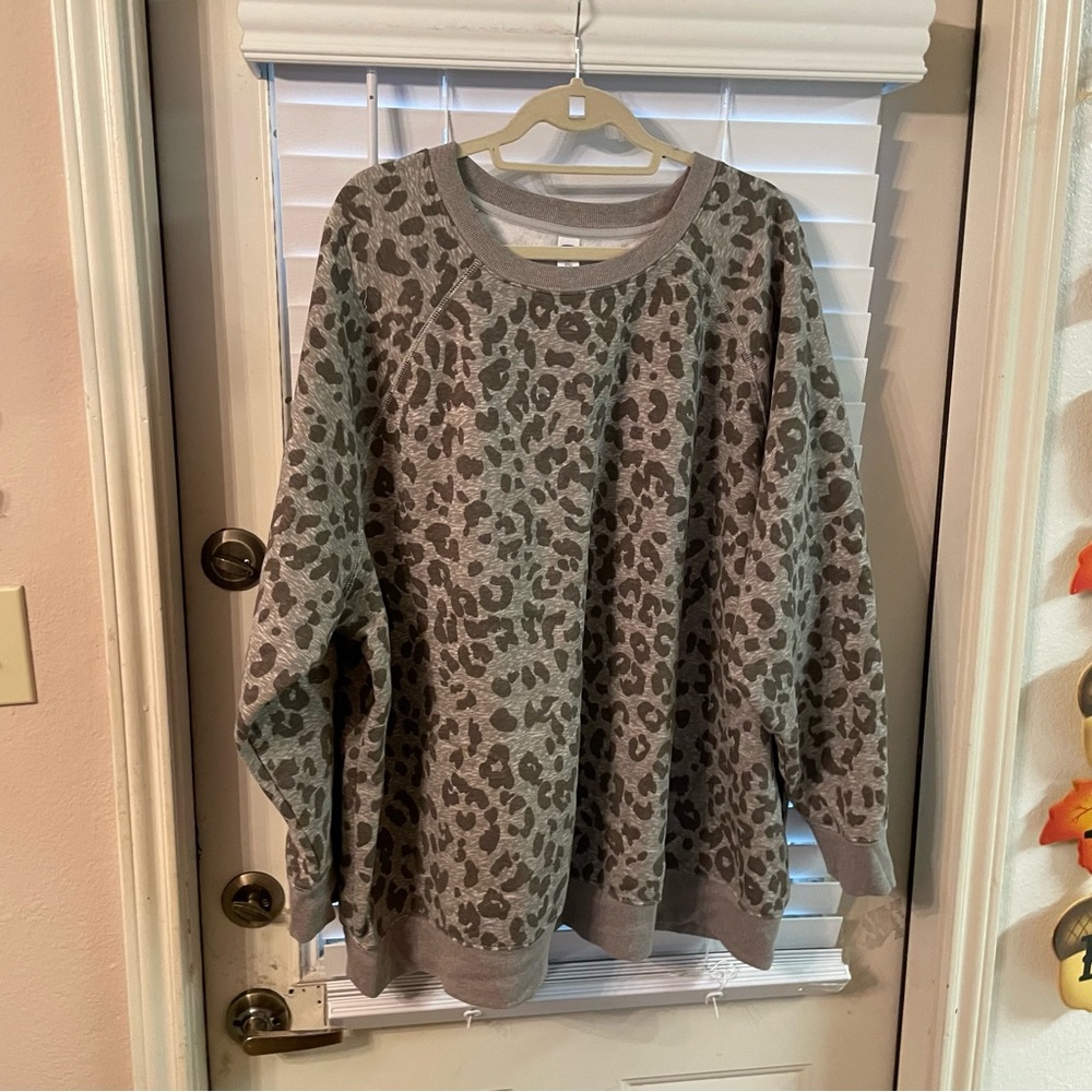 Old Navy Grey Leopard Sweatshirt 4x